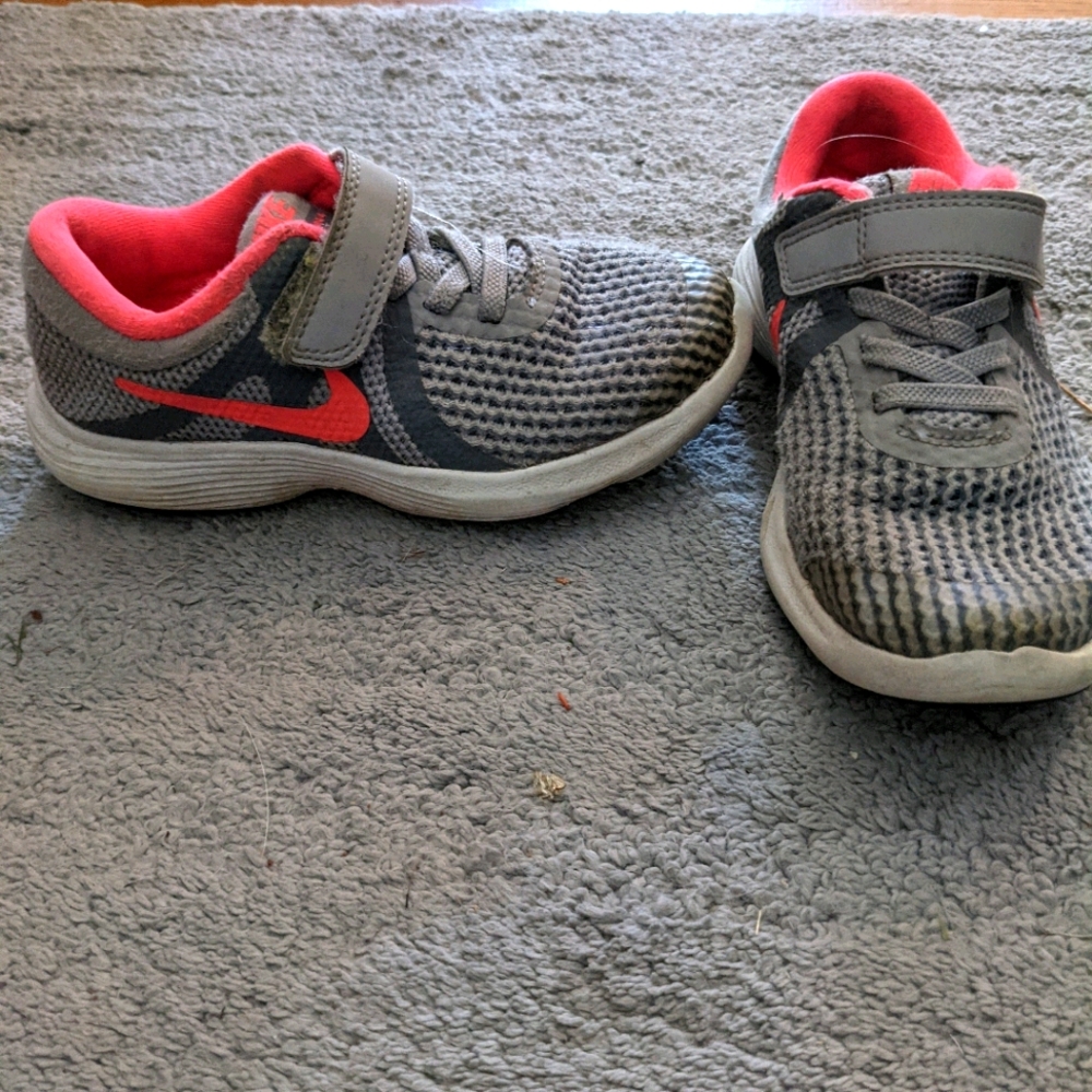 Nike Revolution 4 Girls Shoes